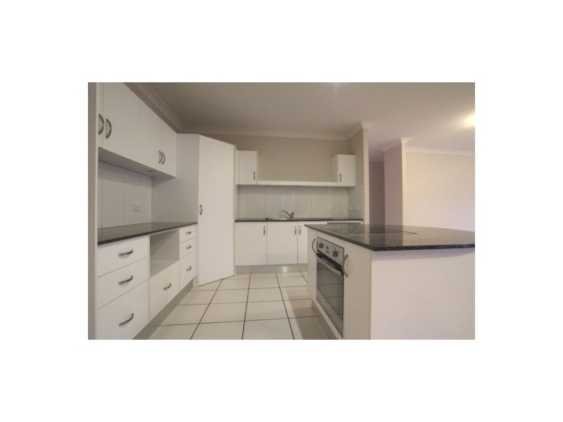 122 Springbrook Avenue, Redlynch QLD 4870
