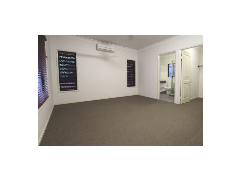 122 Springbrook Avenue, Redlynch QLD 4870