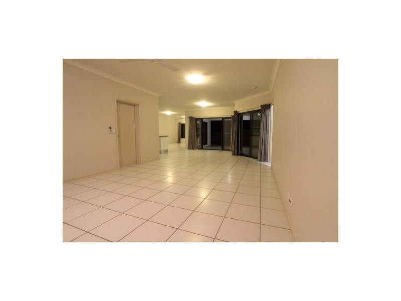 122 Springbrook Avenue, Redlynch QLD 4870