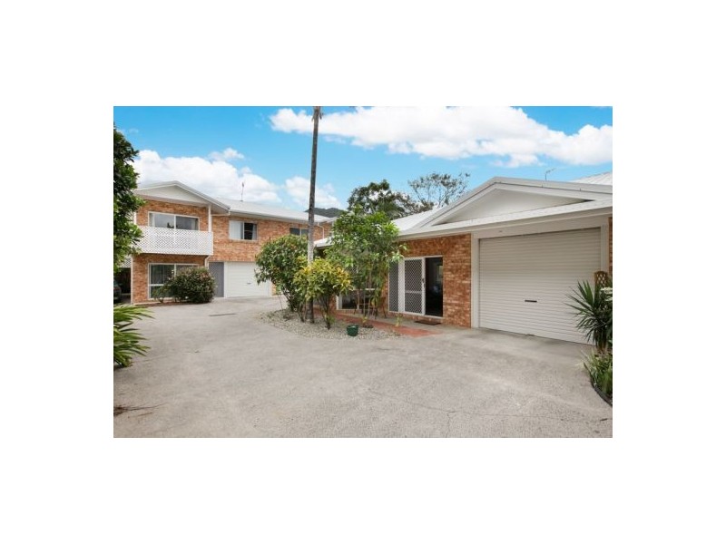 2/111 Callaghan Street, Mooroobool QLD 4870