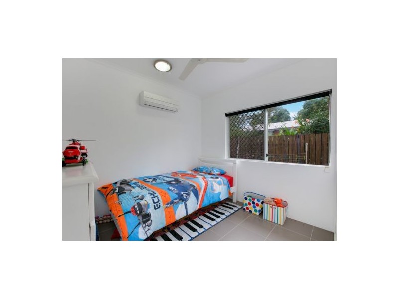 2/111 Callaghan Street, Mooroobool QLD 4870