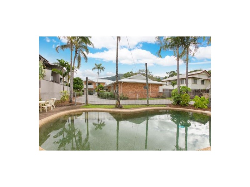 2/111 Callaghan Street, Mooroobool QLD 4870