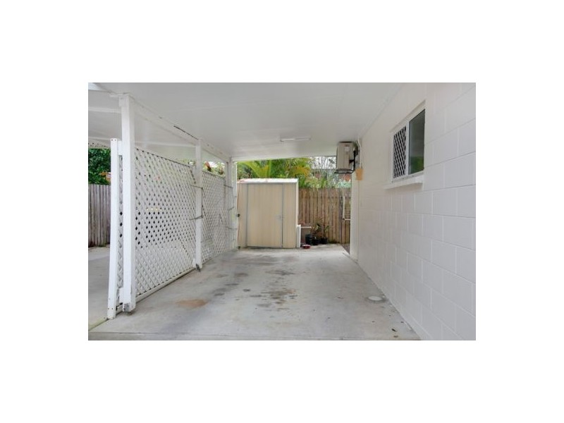 2/111 Callaghan Street, Mooroobool QLD 4870