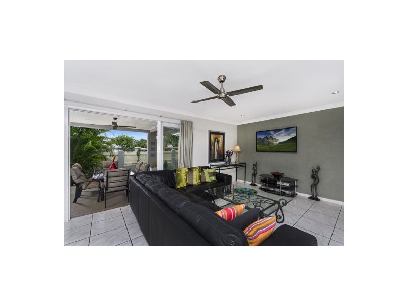 176 Greenslopes Street, Edge Hill QLD 4870