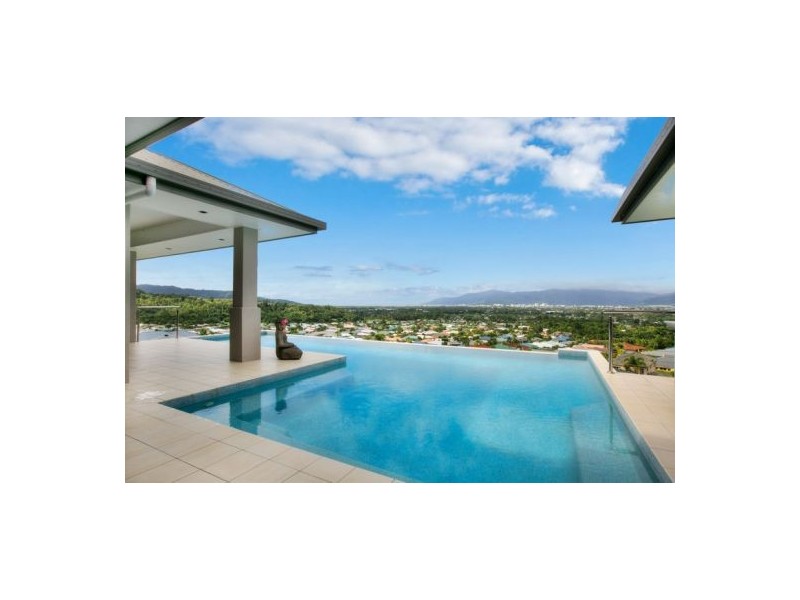 9 Hussar Close, Kanimbla QLD 4870