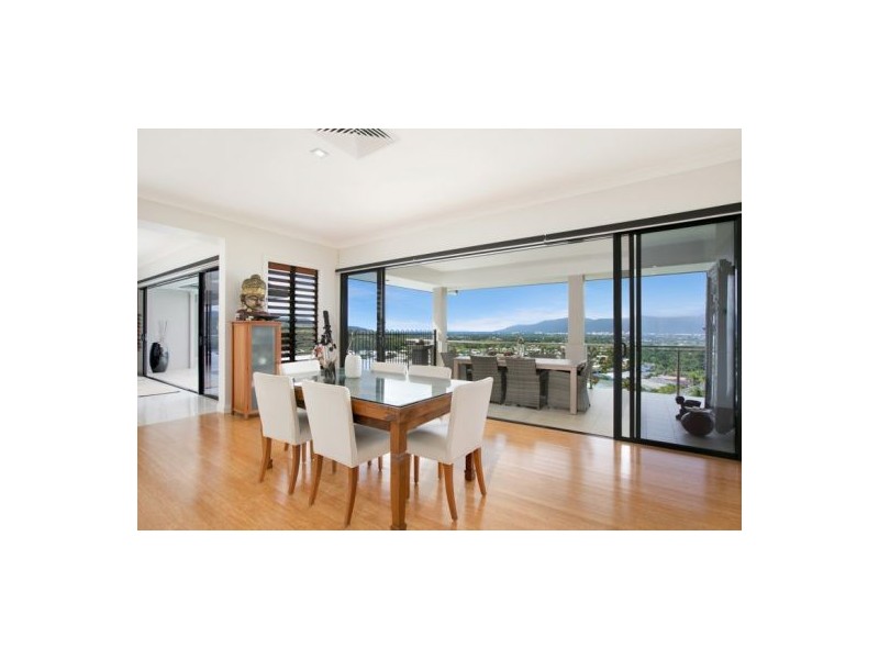 9 Hussar Close, Kanimbla QLD 4870