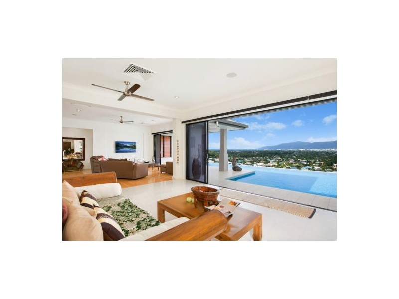 9 Hussar Close, Kanimbla QLD 4870