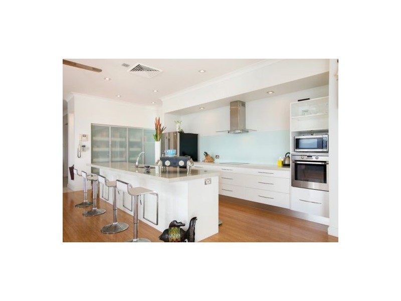 9 Hussar Close, Kanimbla QLD 4870