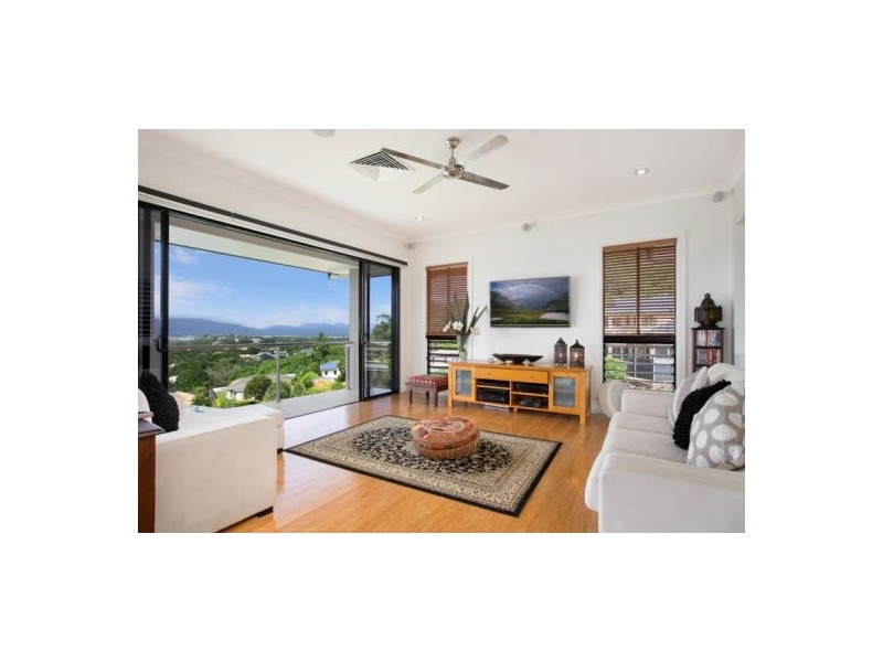 9 Hussar Close, Kanimbla QLD 4870