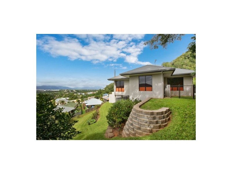 9 Hussar Close, Kanimbla QLD 4870