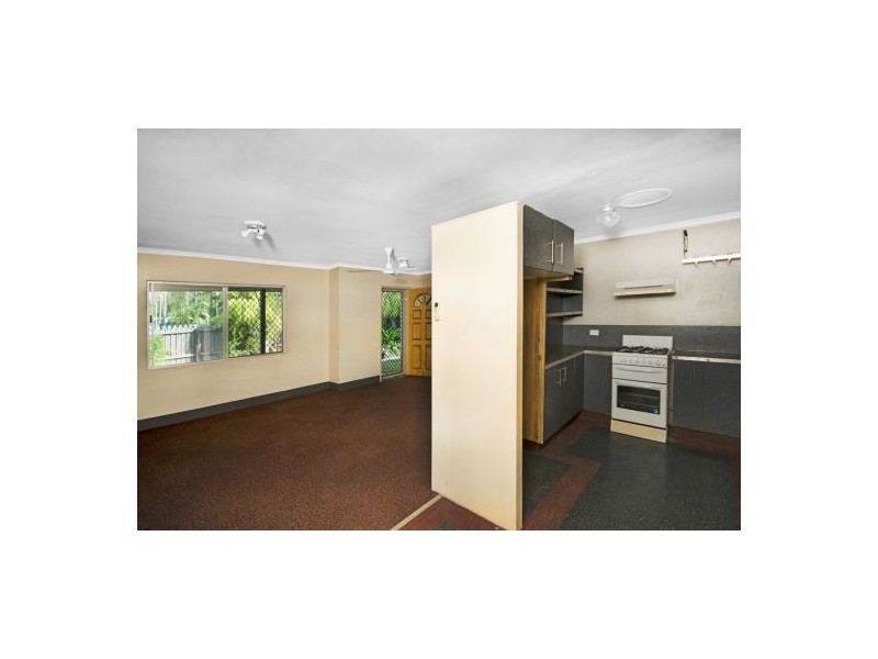 26 Anderson Road, Woree QLD 4868