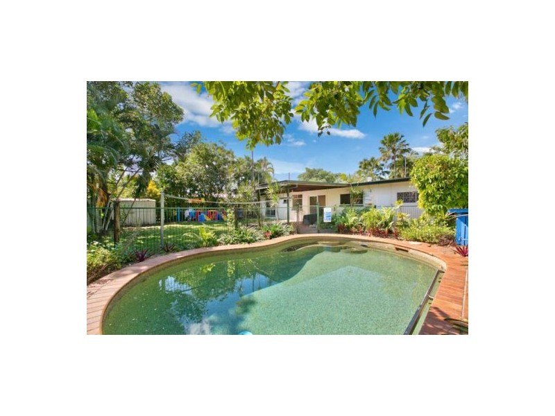 21 Maple Street, Holloways Beach QLD 4878