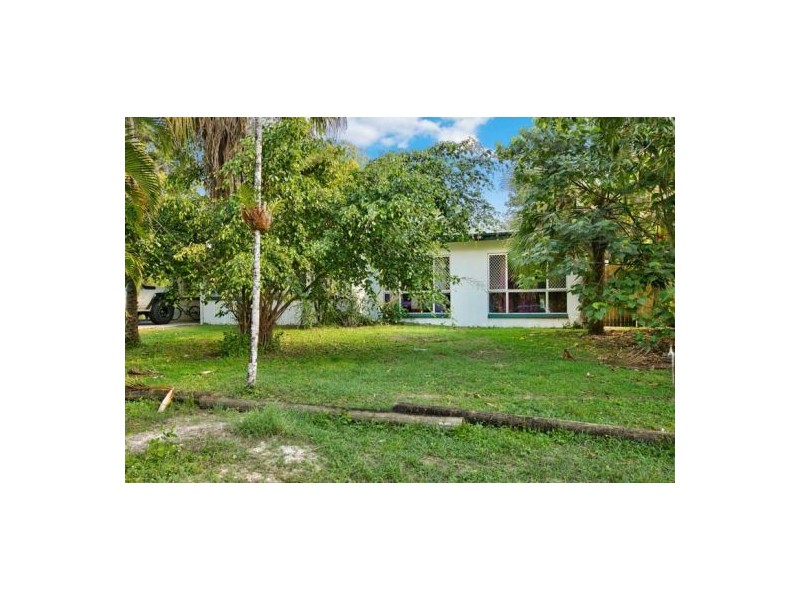 21 Maple Street, Holloways Beach QLD 4878