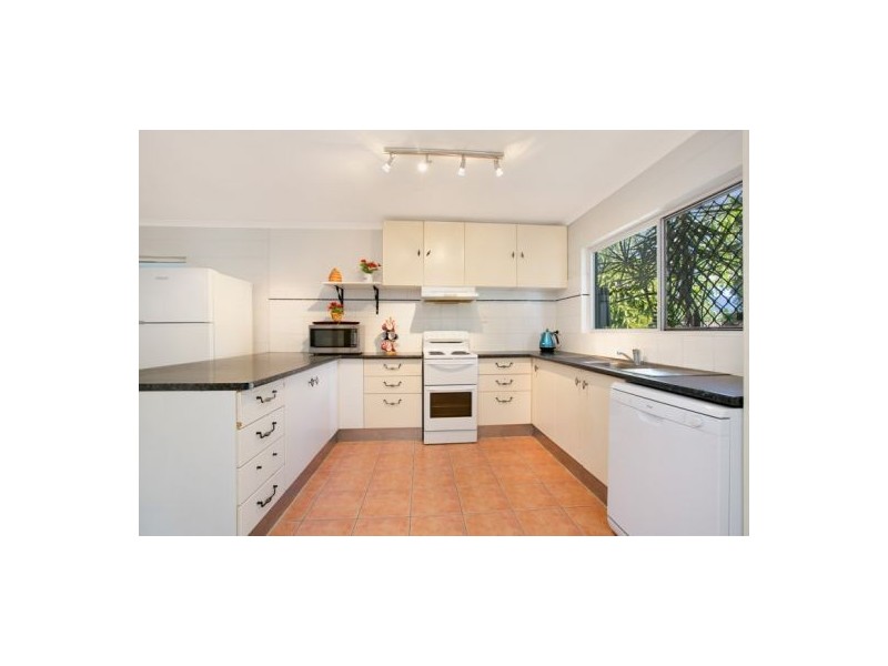 21 Maple Street, Holloways Beach QLD 4878