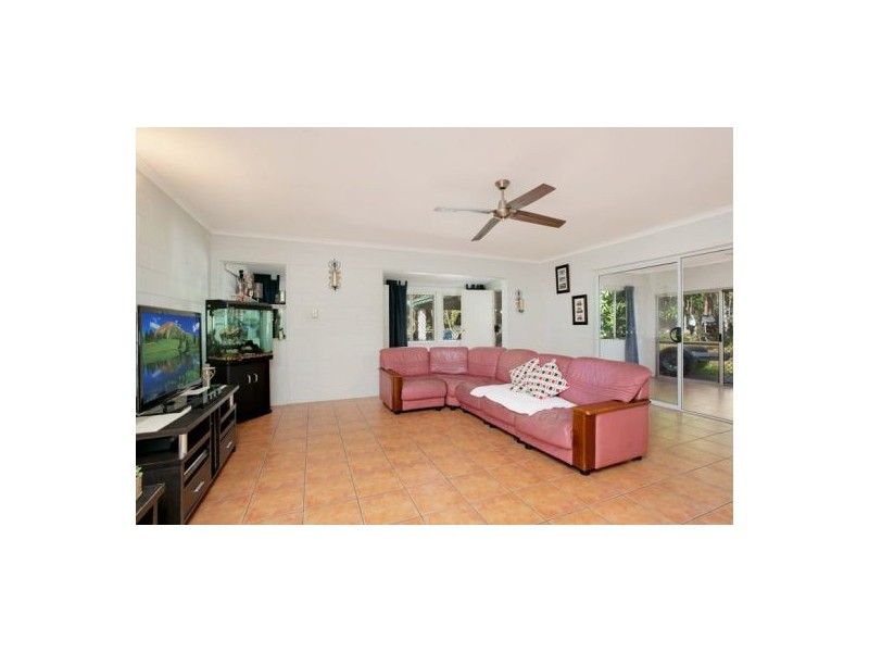 21 Maple Street, Holloways Beach QLD 4878