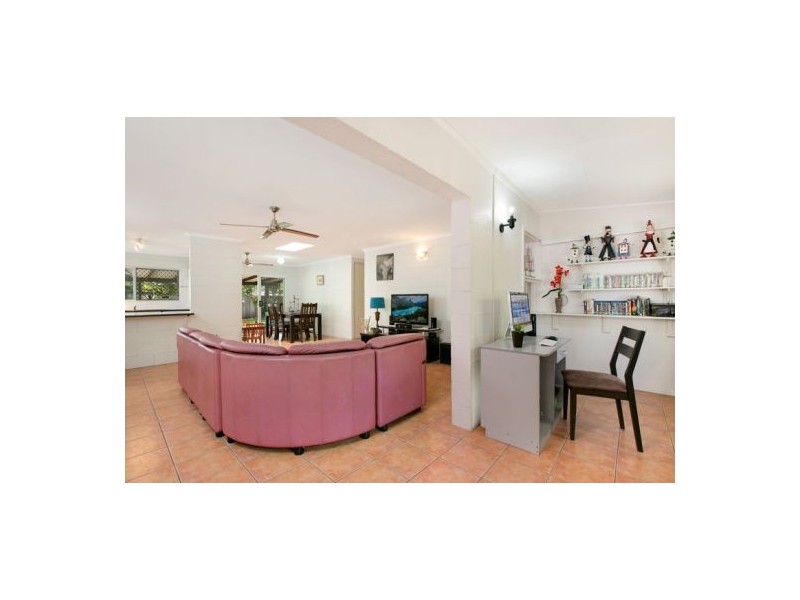 21 Maple Street, Holloways Beach QLD 4878