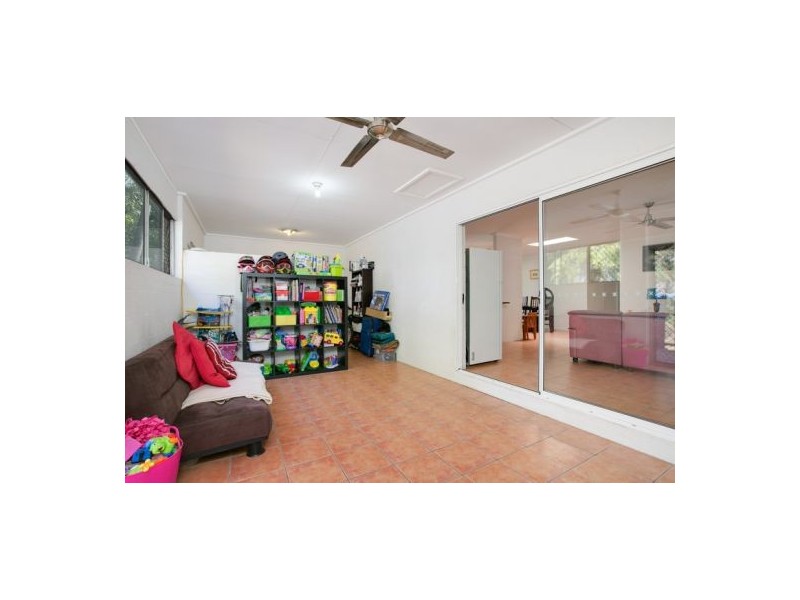 21 Maple Street, Holloways Beach QLD 4878