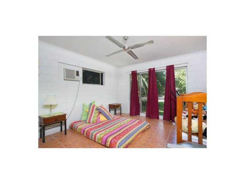 21 Maple Street, Holloways Beach QLD 4878