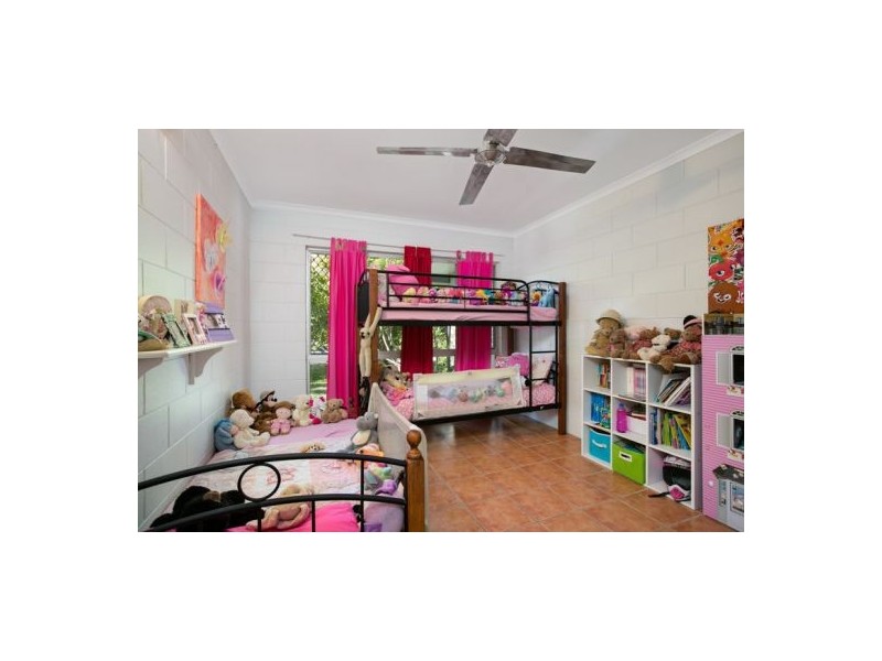 21 Maple Street, Holloways Beach QLD 4878