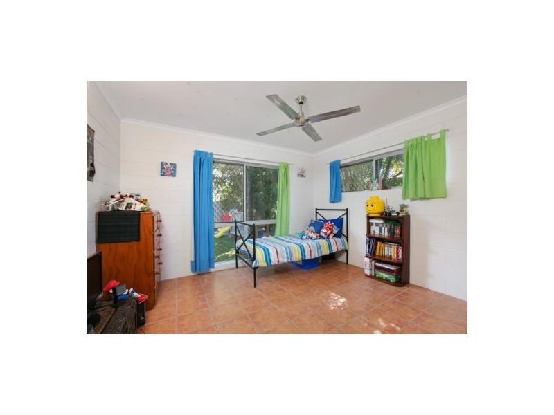 21 Maple Street, Holloways Beach QLD 4878