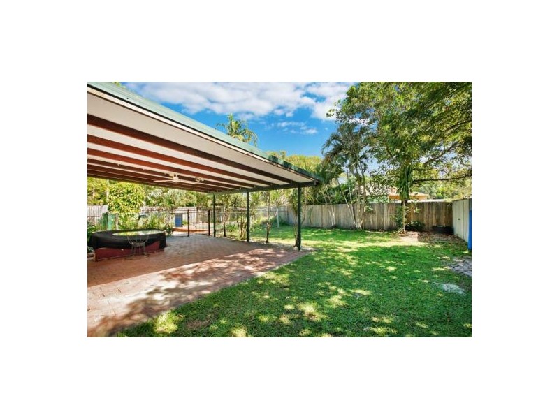 21 Maple Street, Holloways Beach QLD 4878