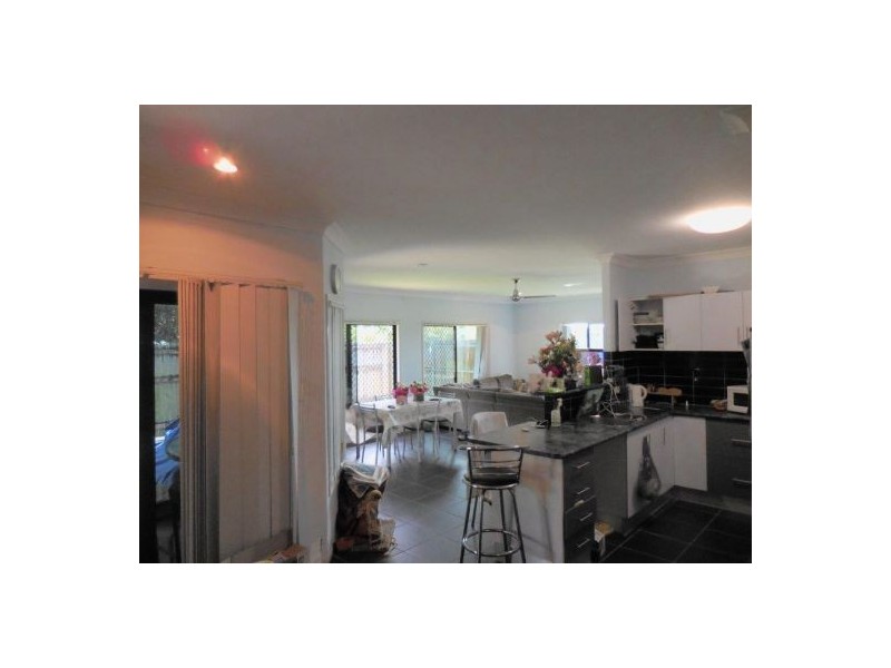 20 Roderick Street, Bentley Park QLD 4869