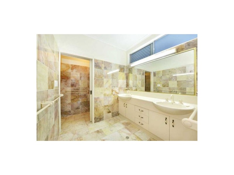 18 Park Street, Whitfield QLD 4870