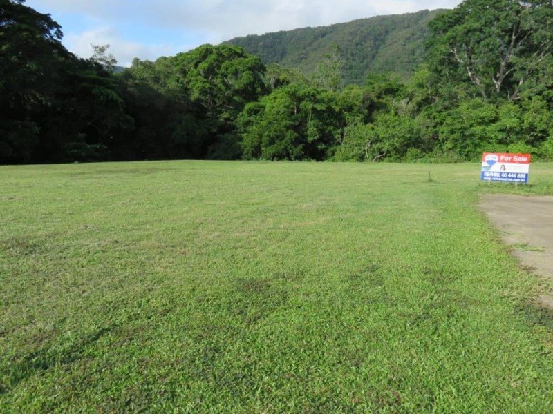 4 Latania Close, Palm Cove QLD 4879