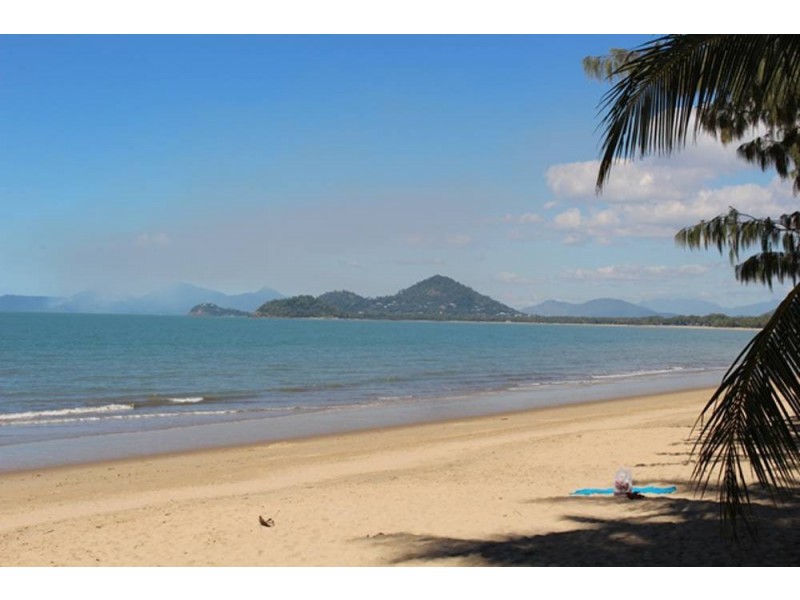 4 Latania Close, Palm Cove QLD 4879