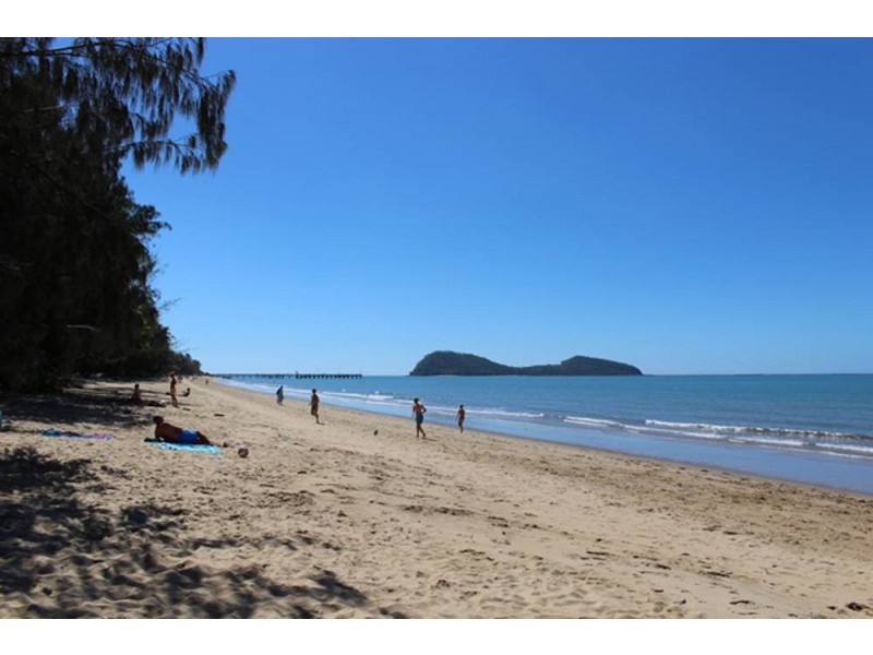 4 Latania Close, Palm Cove QLD 4879