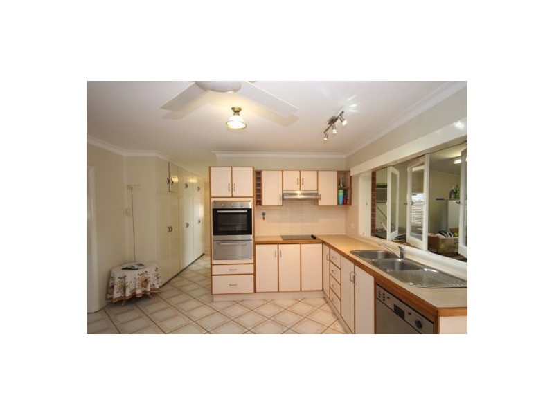 16 Jones Street, Westcourt QLD 4870