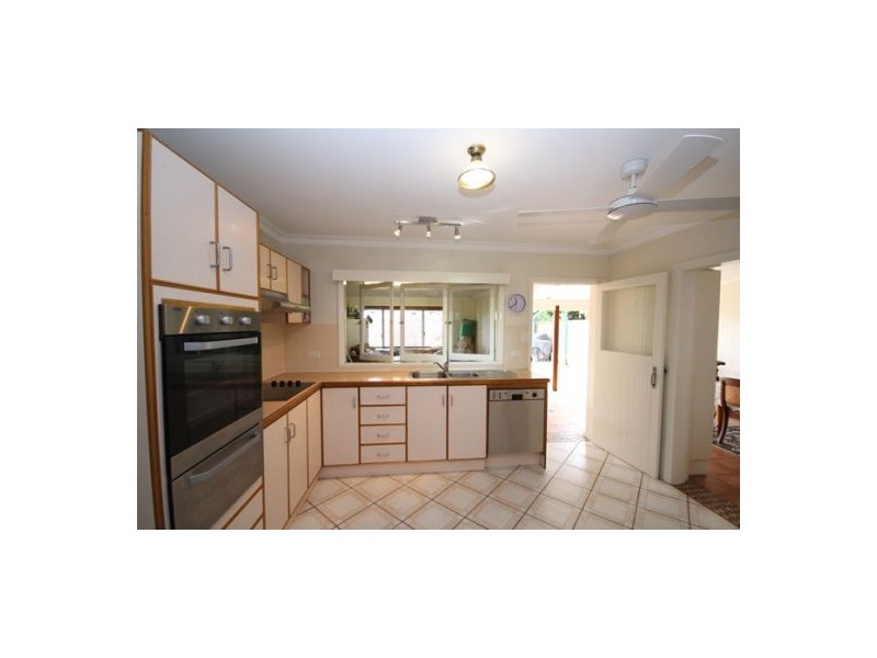 16 Jones Street, Westcourt QLD 4870