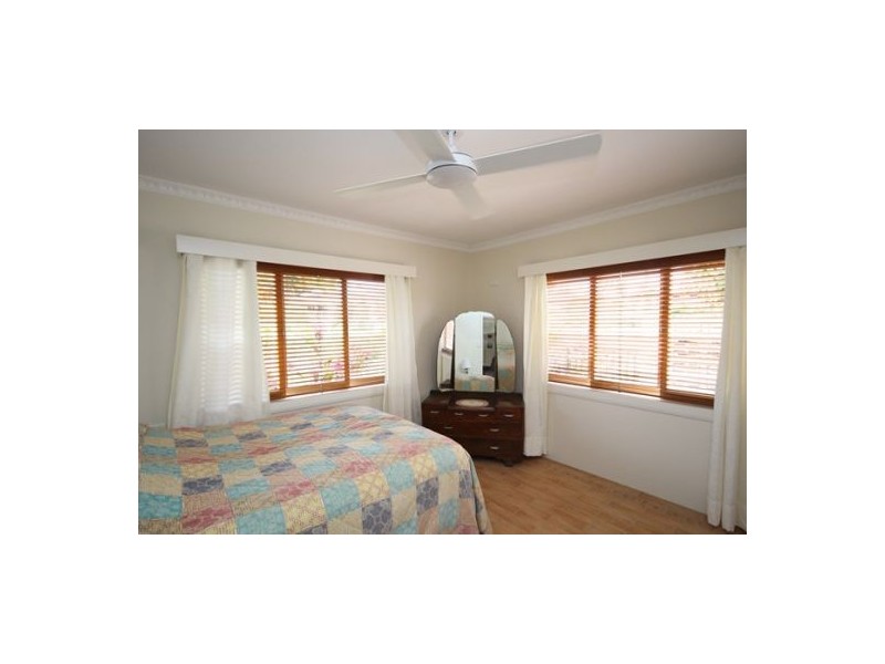 16 Jones Street, Westcourt QLD 4870