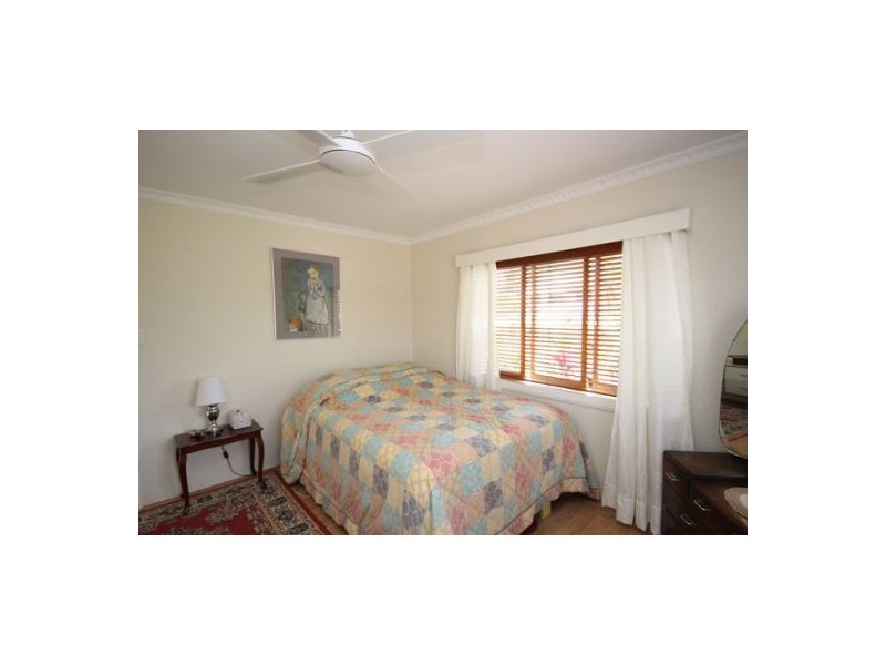 16 Jones Street, Westcourt QLD 4870