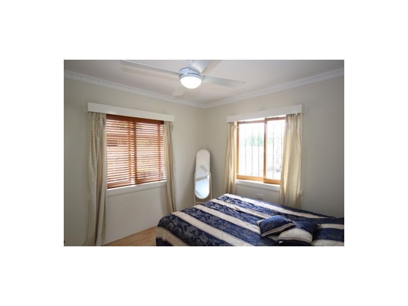 16 Jones Street, Westcourt QLD 4870