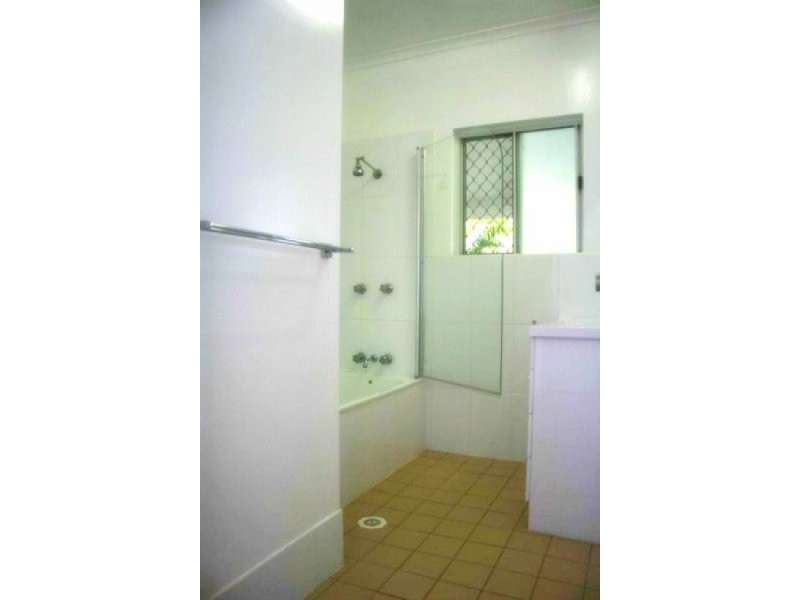 30 Dodd Court, Mooroobool QLD 4870