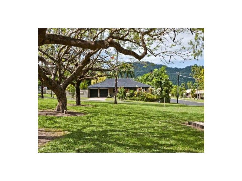 1 Ponticello Street, Whitfield QLD 4870