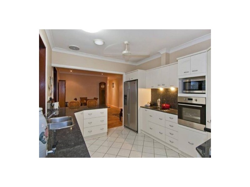 1 Ponticello Street, Whitfield QLD 4870