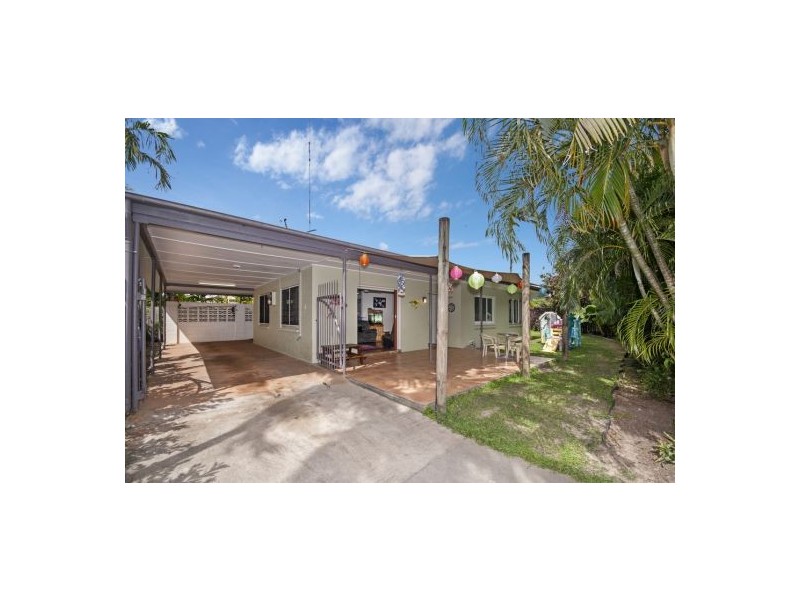 432 McCoombe Street, Mooroobool QLD 4870
