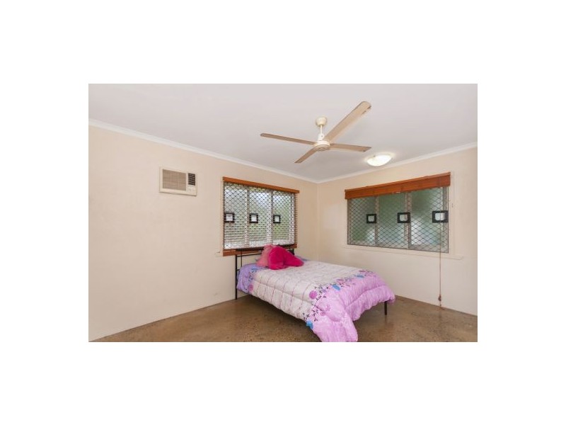 432 McCoombe Street, Mooroobool QLD 4870