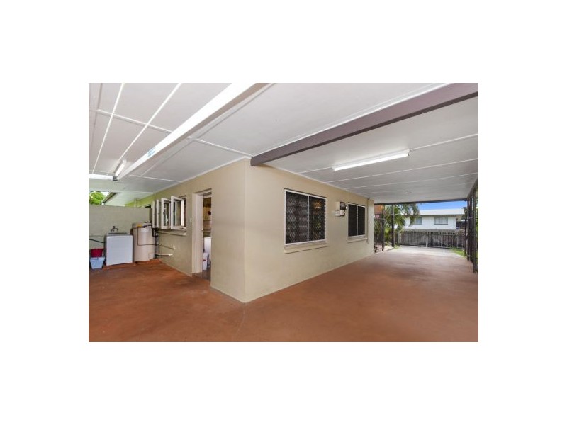 432 McCoombe Street, Mooroobool QLD 4870