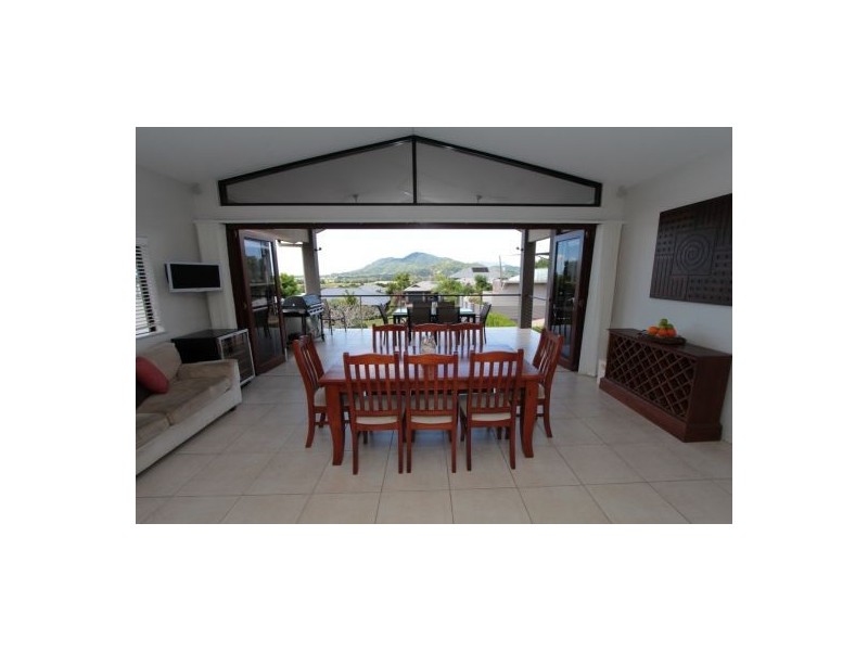 8 Abington Close, Redlynch QLD 4870