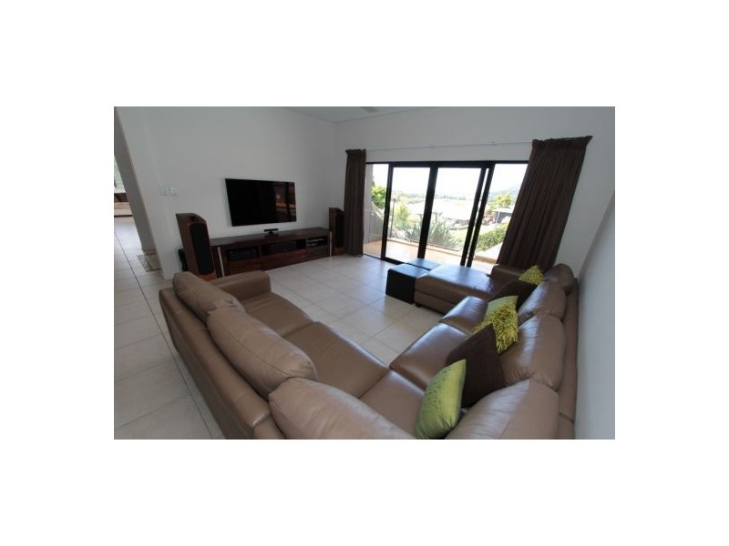 8 Abington Close, Redlynch QLD 4870