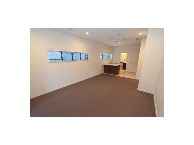 8 Abington Close, Redlynch QLD 4870