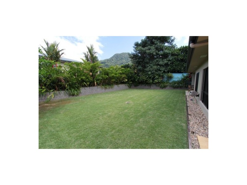 8 Abington Close, Redlynch QLD 4870