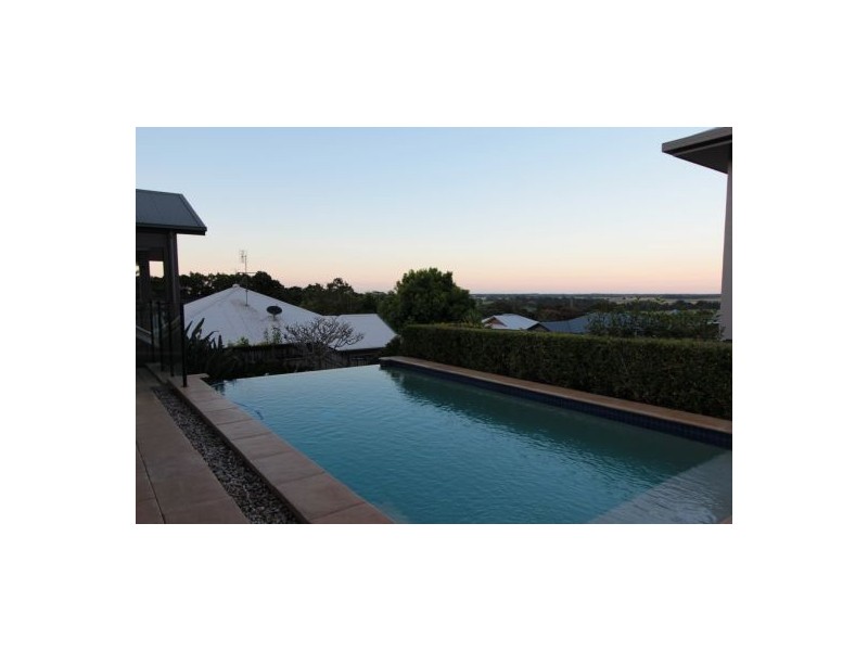 8 Abington Close, Redlynch QLD 4870
