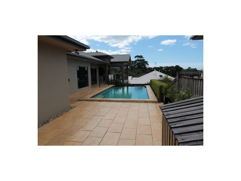 8 Abington Close, Redlynch QLD 4870