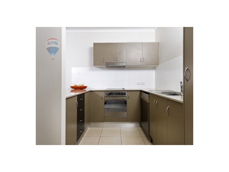 11/335 Lake Street, Cairns North QLD 4870