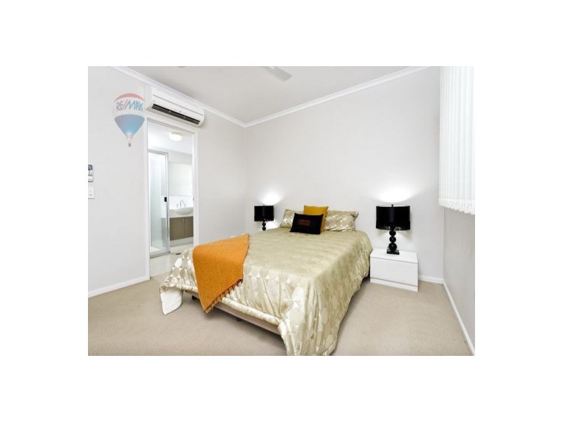 11/335 Lake Street, Cairns North QLD 4870