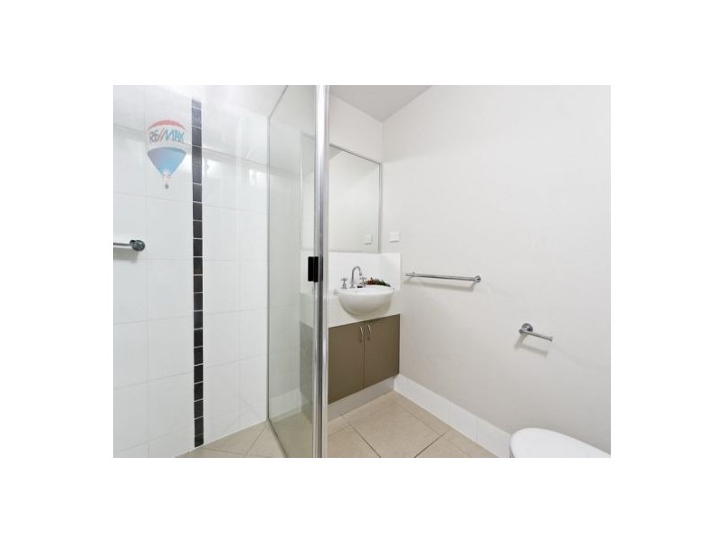 11/335 Lake Street, Cairns North QLD 4870